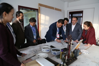 乌鲁兹甘大学校长卡哈·克鲁丁现场体验 乌鲁兹甘大学校长卡哈·克鲁丁现场体验